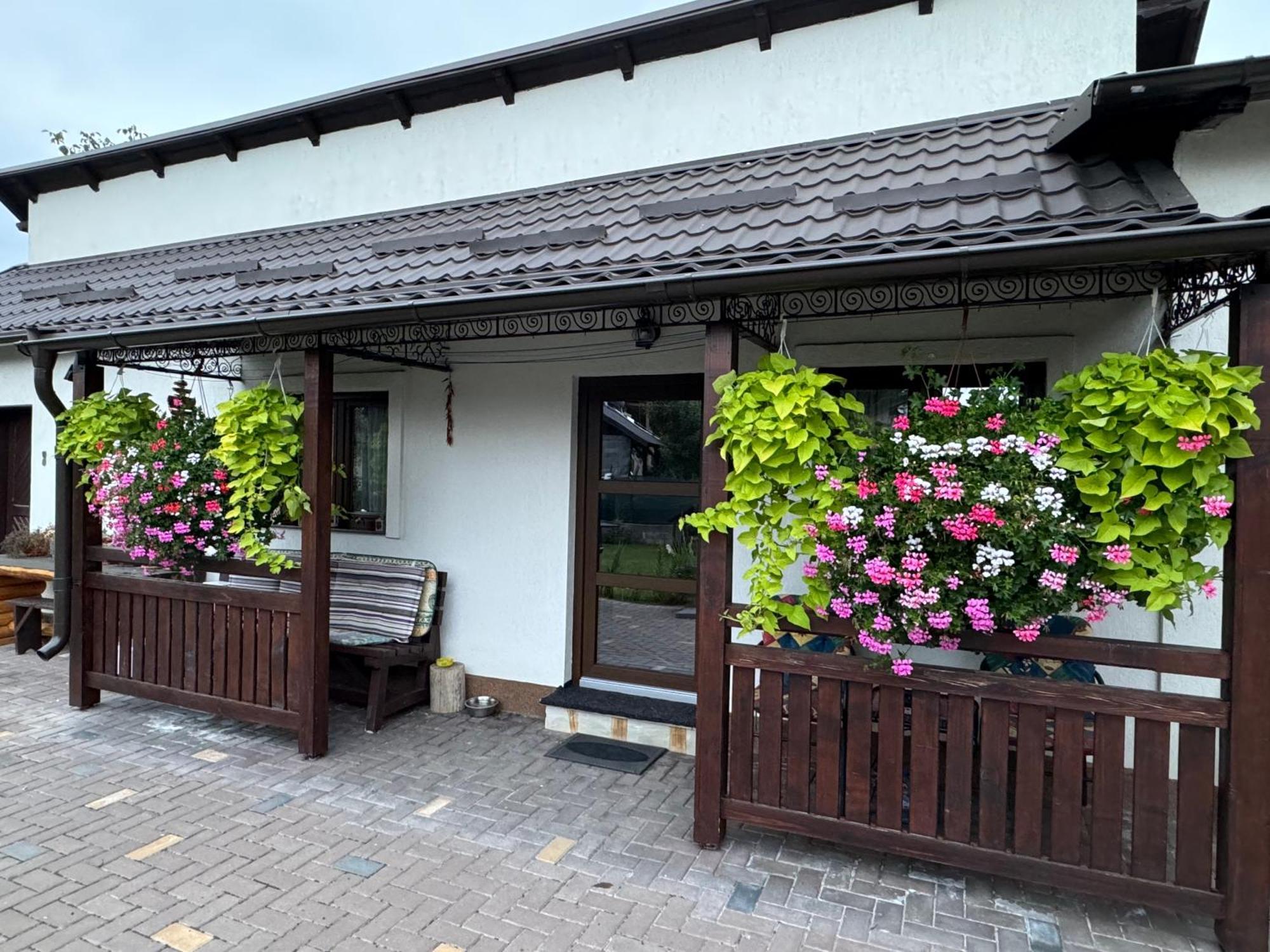 R&B Guest House Câmpulung Moldovenesc Dış mekan fotoğraf